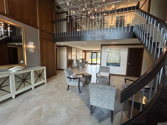 1 Oak Brook Club Drive A105, Oak Brook, IL 60523