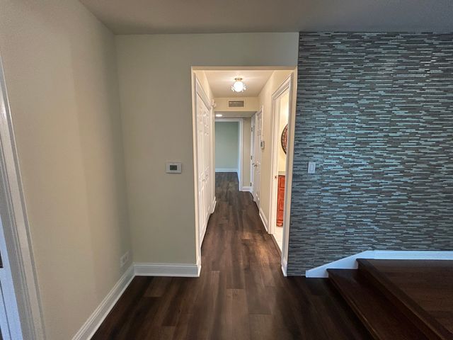 1 Oak Brook Club Drive A105, Oak Brook, IL 60523