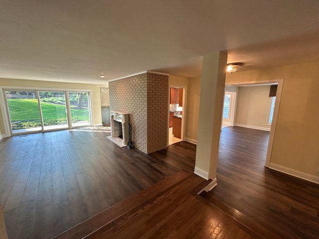 1 Oak Brook Club Drive A105, Oak Brook, IL 60523