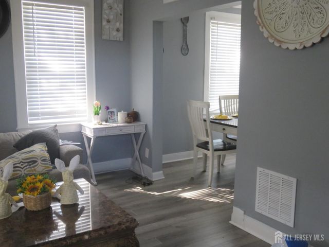 687 Somerset Street, Franklin Twsp, NJ 08873