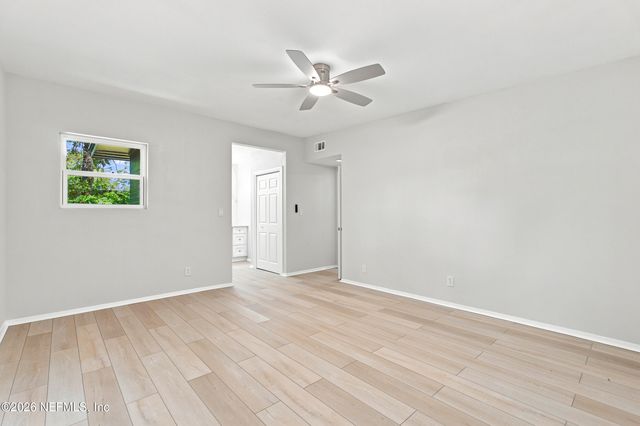 930 MIDDLETON Road, Jacksonville, FL 32211