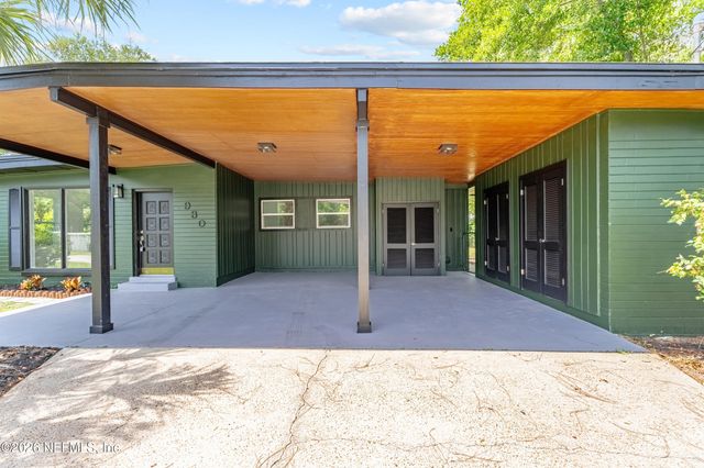 930 MIDDLETON Road, Jacksonville, FL 32211