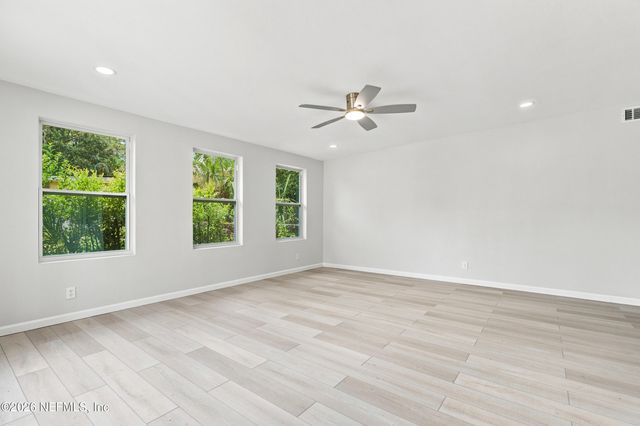 930 MIDDLETON Road, Jacksonville, FL 32211