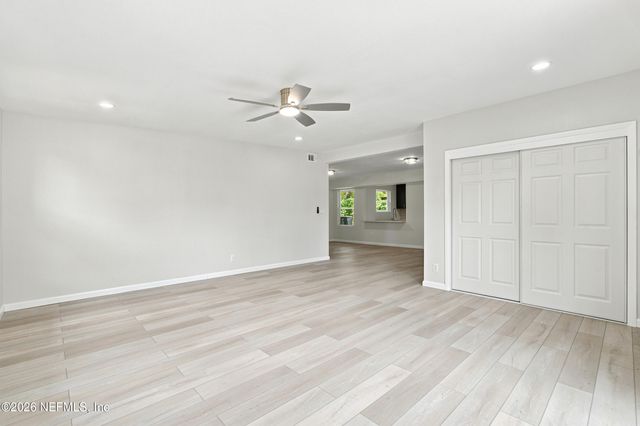 930 MIDDLETON Road, Jacksonville, FL 32211