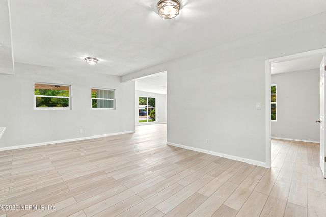 930 MIDDLETON Road, Jacksonville, FL 32211