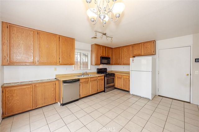 10415 Buckboard Circle, Adelanto, CA 92301