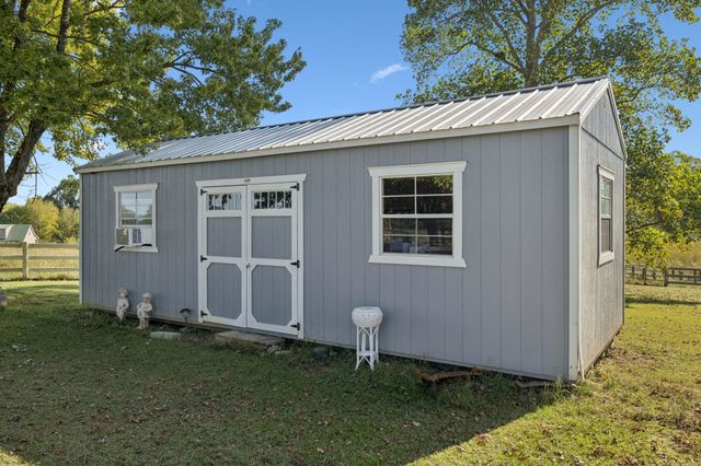 564 Hodges Rd, Smithville, TN 37166