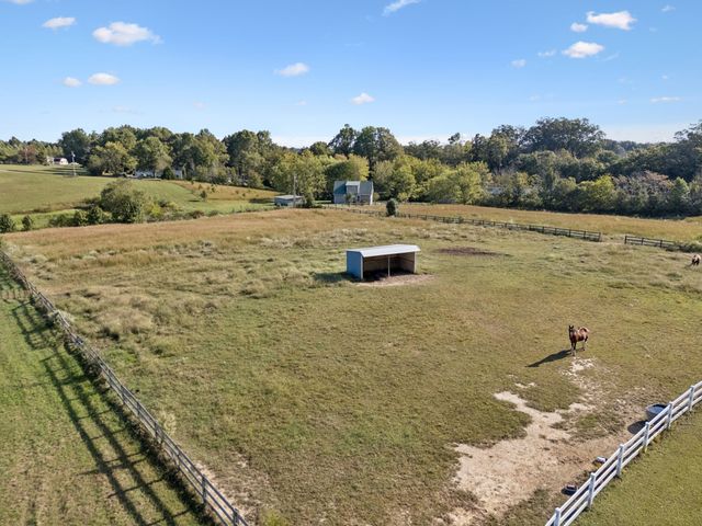 564 Hodges Rd, Smithville, TN 37166