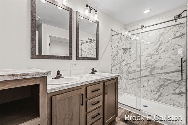 1283 E Ellis Road 30, Norton Shores, MI 49441