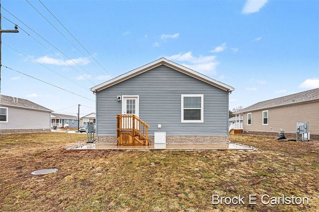 1283 E Ellis Road 30, Norton Shores, MI 49441