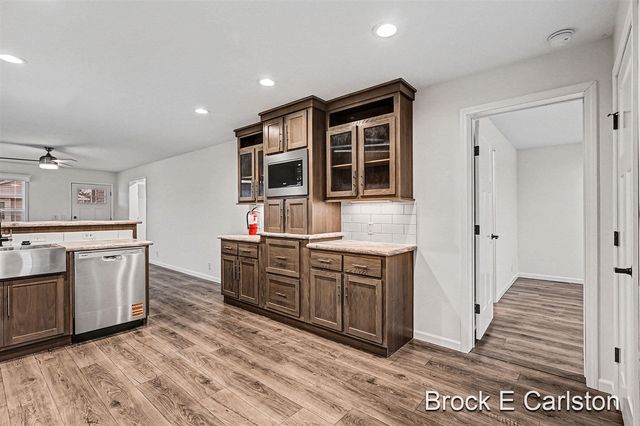 1283 E Ellis Road 30, Norton Shores, MI 49441