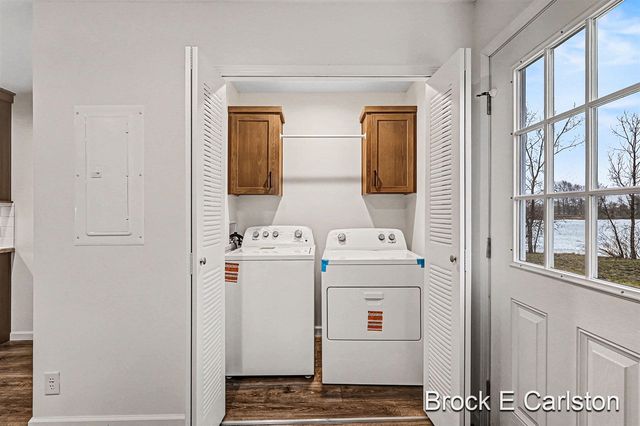 1283 E Ellis Road 30, Norton Shores, MI 49441