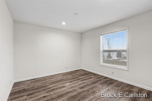 1283 E Ellis Road 30, Norton Shores, MI 49441