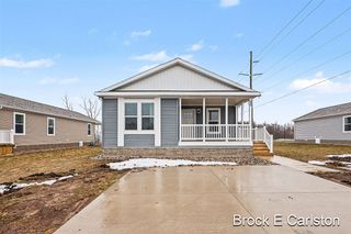 1283 E Ellis Road 30, Norton Shores, MI 49441