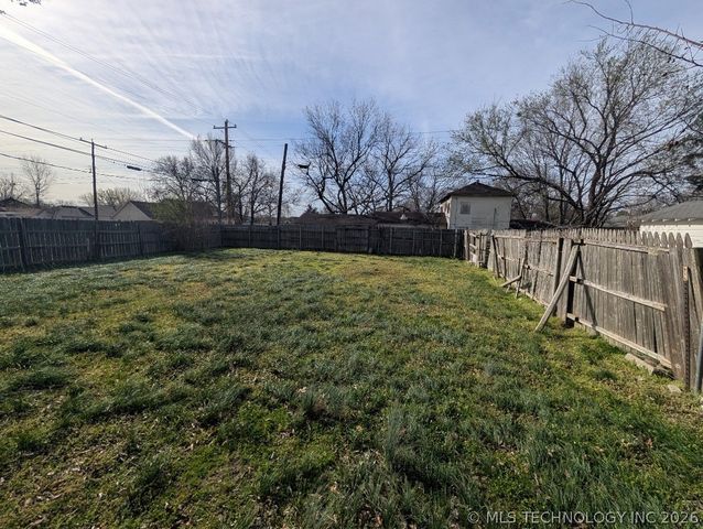 901 W Gentry Street, Henryetta, OK 74437