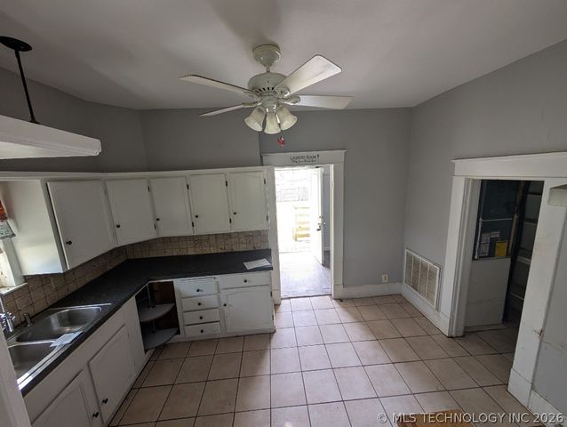 901 W Gentry Street, Henryetta, OK 74437