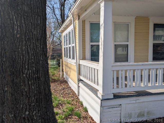 901 W Gentry Street, Henryetta, OK 74437