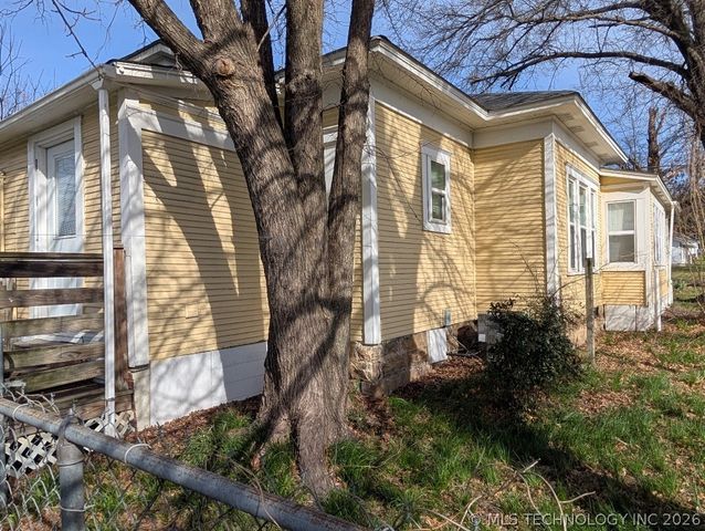 901 W Gentry Street, Henryetta, OK 74437