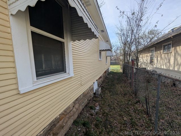 901 W Gentry Street, Henryetta, OK 74437