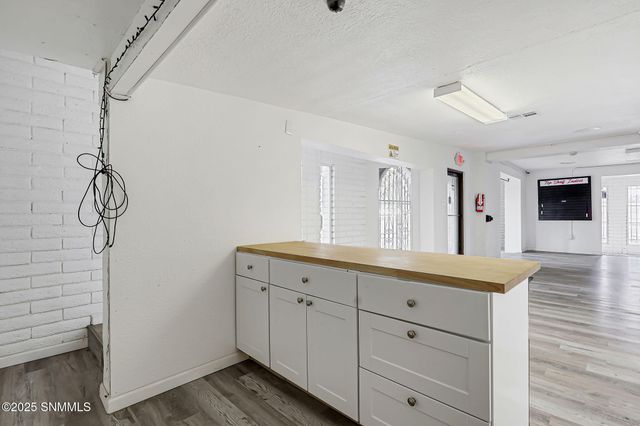 1590 E Lohman Ave. Avenue, Las Cruces, NM 88001