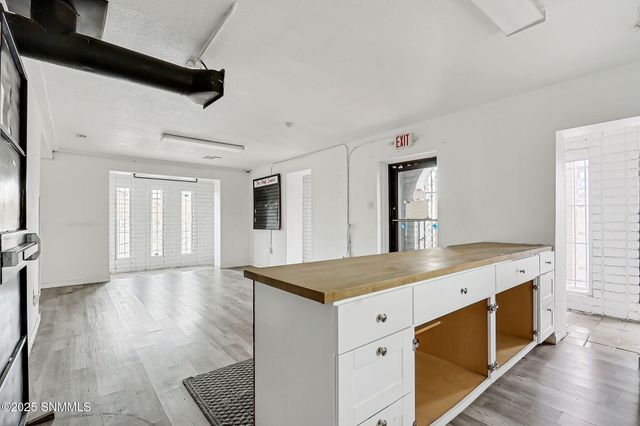 1590 E Lohman Ave. Avenue, Las Cruces, NM 88001