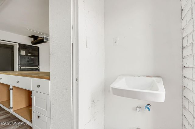 1590 E Lohman Ave. Avenue, Las Cruces, NM 88001