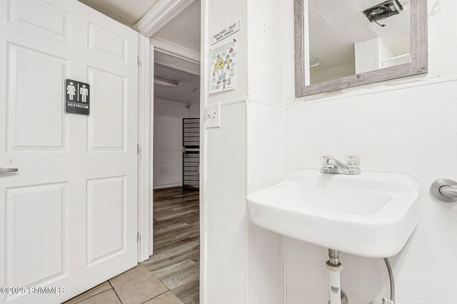 1590 E Lohman Ave. Avenue, Las Cruces, NM 88001