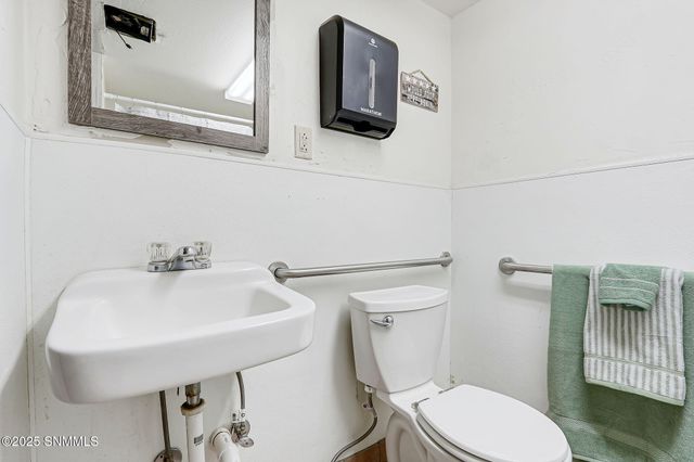 1590 E Lohman Ave. Avenue, Las Cruces, NM 88001