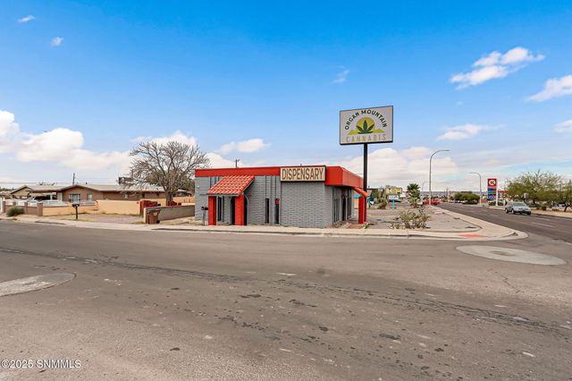 1590 E Lohman Ave. Avenue, Las Cruces, NM 88001