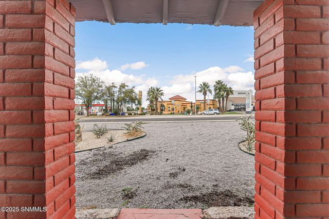 1590 E Lohman Ave. Avenue, Las Cruces, NM 88001