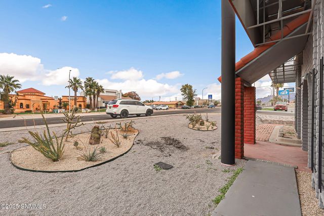 1590 E Lohman Ave. Avenue, Las Cruces, NM 88001