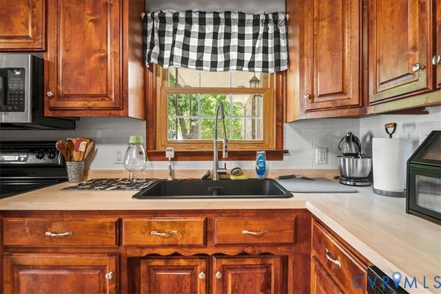 5809 Sutherland Dr, Sutherland, VA 23885