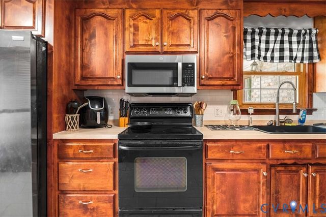 5809 Sutherland Dr, Sutherland, VA 23885