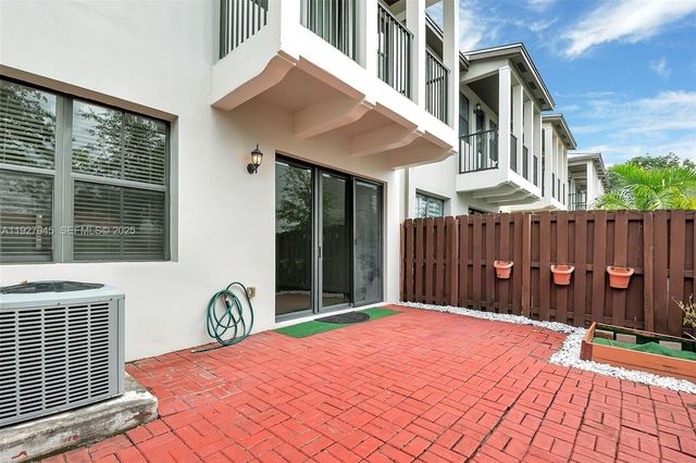 5840 NW 104th Path 5840, Doral, FL 33178