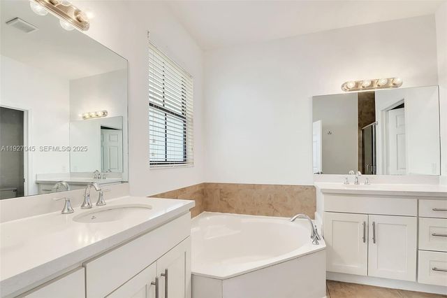 5840 NW 104th Path 5840, Doral, FL 33178