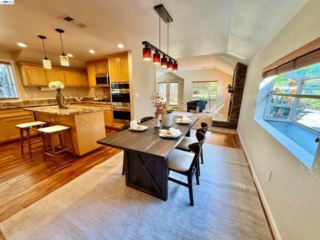 4429 James Ave, Castro Valley, CA 94546