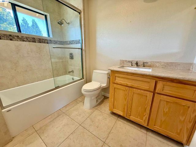 4429 James Ave, Castro Valley, CA 94546
