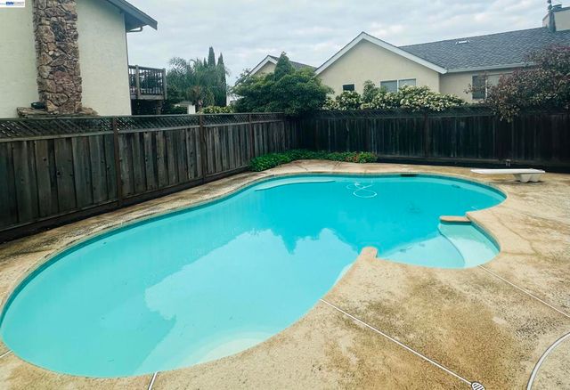 4429 James Ave, Castro Valley, CA 94546
