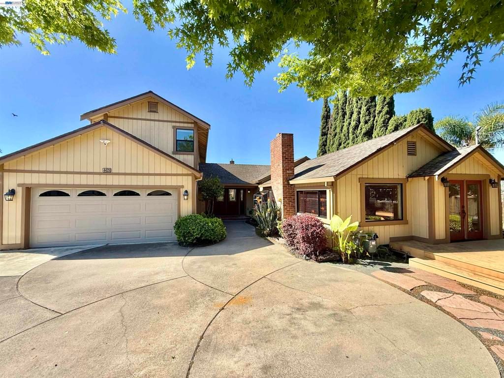 Image 1 of property listing at 4429 James Ave, Castro Valley, CA 94546