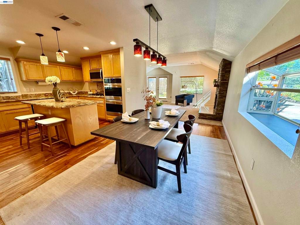 Image 19 of property listing at 4429 James Ave, Castro Valley, CA 94546