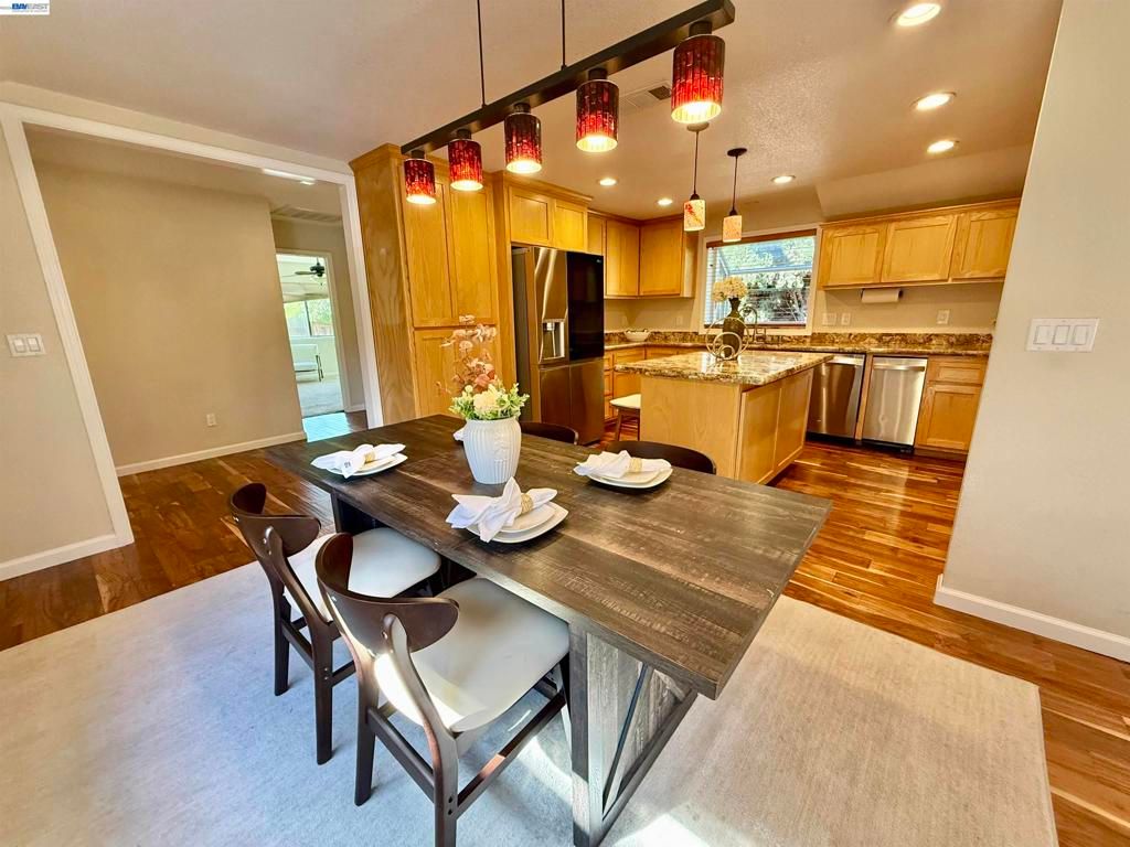 Image 20 of property listing at 4429 James Ave, Castro Valley, CA 94546