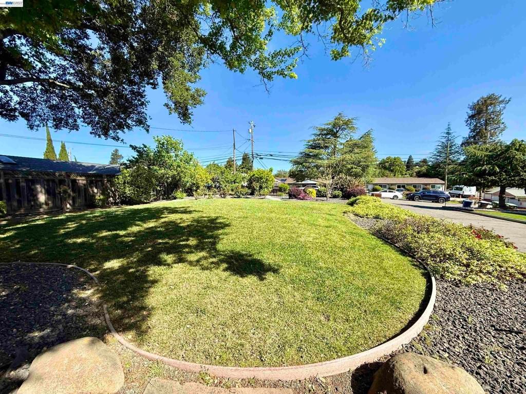 Image 5 of property listing at 4429 James Ave, Castro Valley, CA 94546