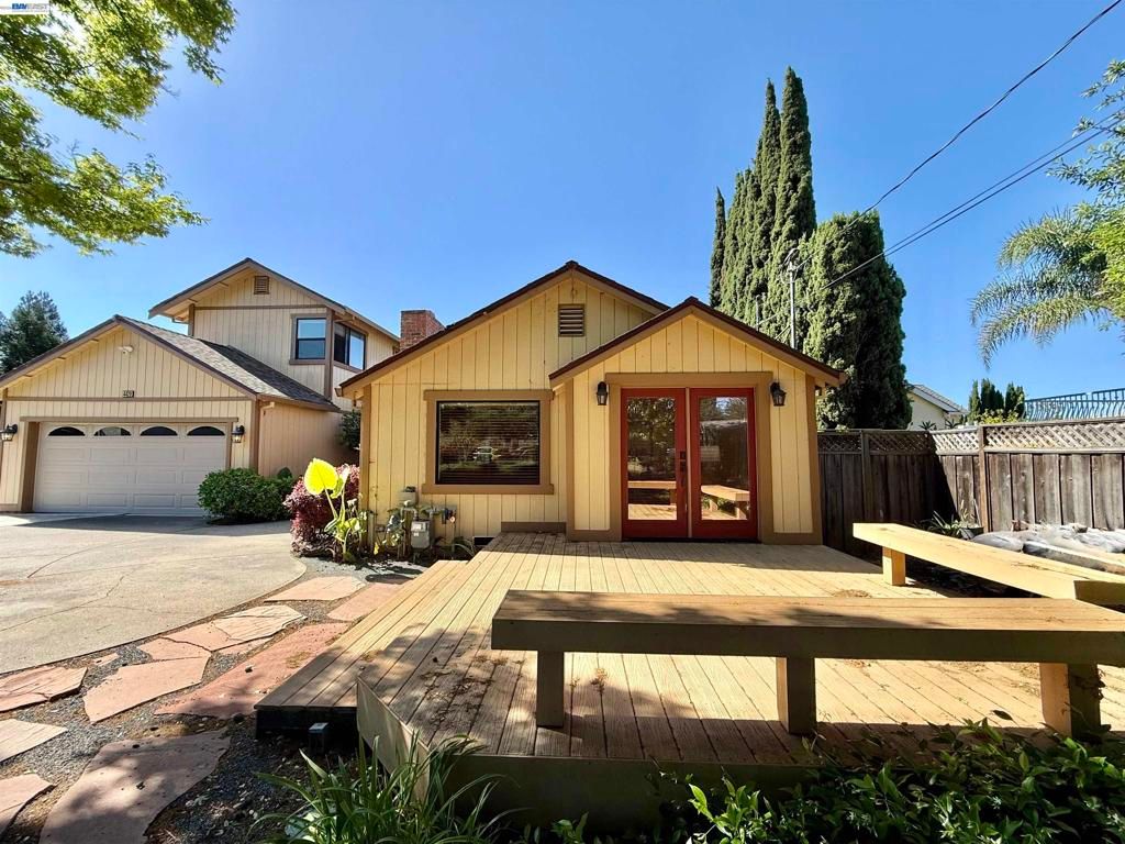 Image 8 of property listing at 4429 James Ave, Castro Valley, CA 94546