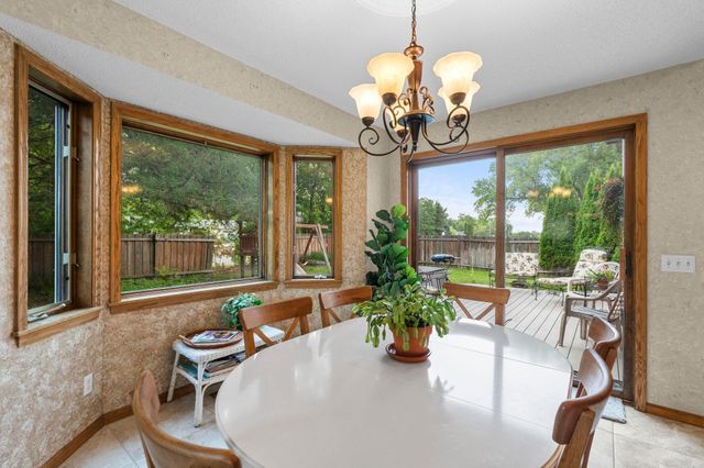 1820 Slater Lane, Burnsville, MN 55337