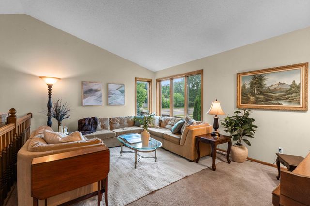 1820 Slater Lane, Burnsville, MN 55337