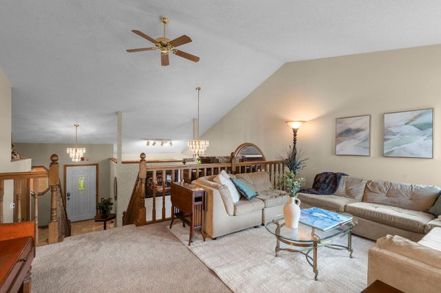 1820 Slater Lane, Burnsville, MN 55337
