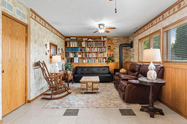 1820 Slater Lane, Burnsville, MN 55337
