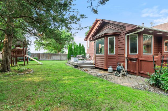 1820 Slater Lane, Burnsville, MN 55337