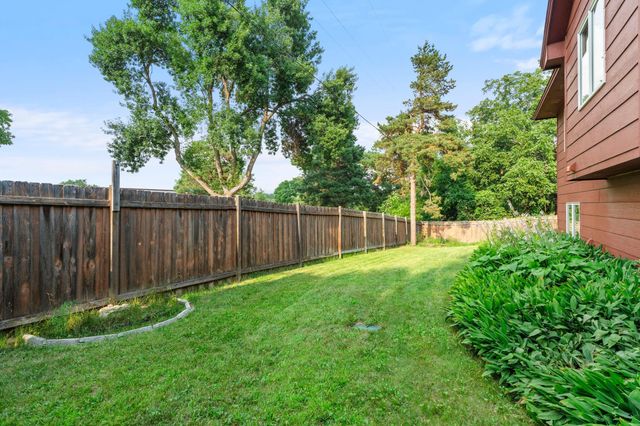 1820 Slater Lane, Burnsville, MN 55337
