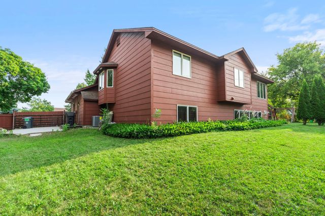 1820 Slater Lane, Burnsville, MN 55337